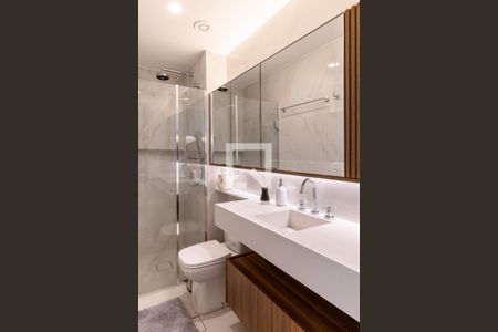 Banheiro de apartamento à venda com 1 quarto, 48m² em Indianópolis, São Paulo