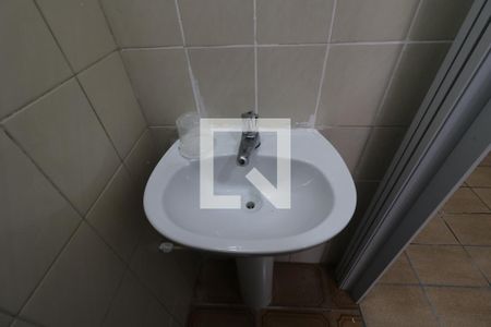 Banheiro - Pia de casa para alugar com 1 quarto, 34m² em Jardim Utinga, Santo André