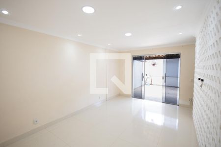 Sala de casa à venda com 3 quartos, 137m² em Campo Grande, Rio de Janeiro