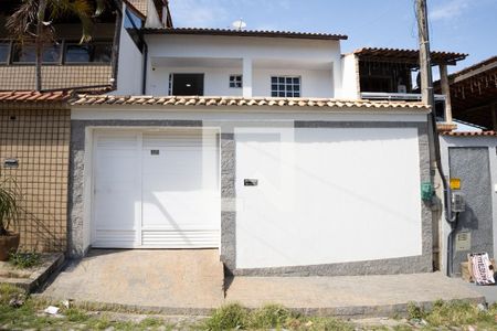 Fachada de casa à venda com 3 quartos, 137m² em Campo Grande, Rio de Janeiro