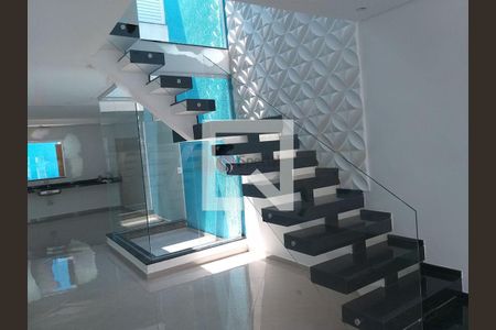 Casa à venda com 3 quartos, 204m² em Vila Costa Melo, São Paulo