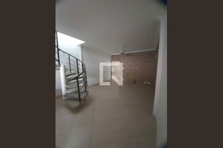 Casa à venda com 3 quartos, 130m² em Vila Tolstoi, São Paulo