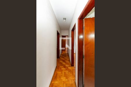 Corredor de apartamento para alugar com 3 quartos, 85m² em Alto Barroca, Belo Horizonte