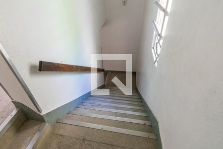 Área comum - Escadas de apartamento para alugar com 1 quarto, 31m² em Irajá, Rio de Janeiro