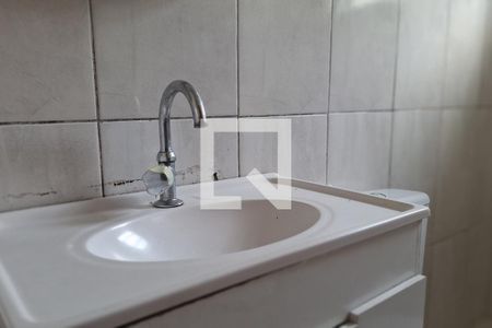 Banheiro de casa para alugar com 1 quarto, 42m² em Vila Colorado, Suzano