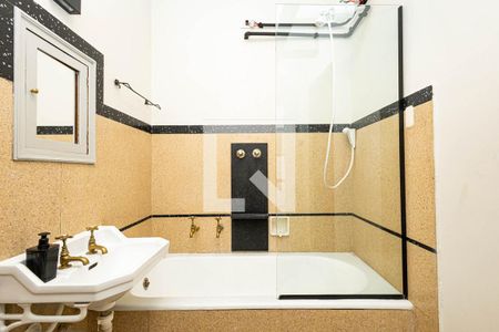 Banheiro de kitnet/studio para alugar com 1 quarto, 28m² em Centro Histórico de São Paulo, São Paulo
