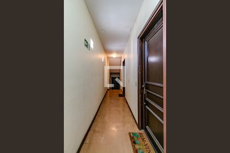 Corredor de kitnet/studio à venda com 1 quarto, 40m² em Menino Deus, Porto Alegre