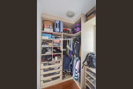Closet da suíte 2 de casa à venda com 4 quartos, 350m² em Parque dos Passaros, São Bernardo do Campo