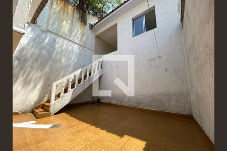Quintal de casa à venda com 3 quartos, 180m² em Vila Monumento, São Paulo