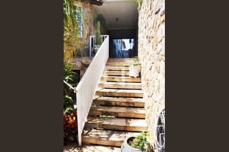 Casa para alugar com 250m², 3 quartos e 5 vagasEscada Externa