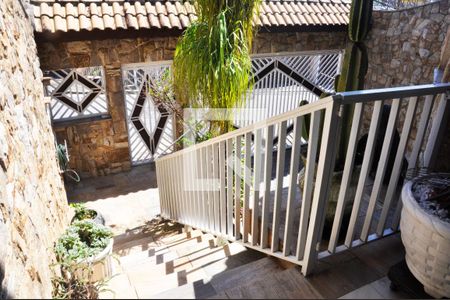 Casa para alugar com 250m², 3 quartos e 5 vagasEscada Externa