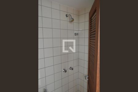 Banheiro de serviço de apartamento para alugar com 3 quartos, 130m² em Jacarepaguá, Rio de Janeiro