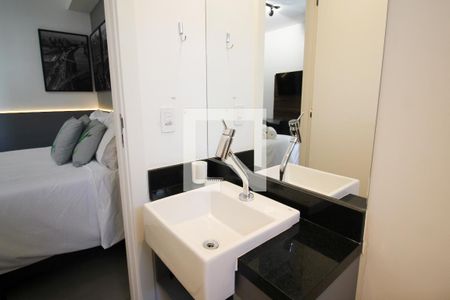 Banheiro de kitnet/studio para alugar com 1 quarto, 22m² em Indianópolis, São Paulo