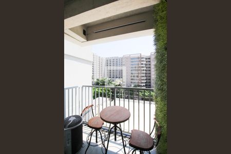Varanda  de kitnet/studio para alugar com 1 quarto, 22m² em Indianópolis, São Paulo