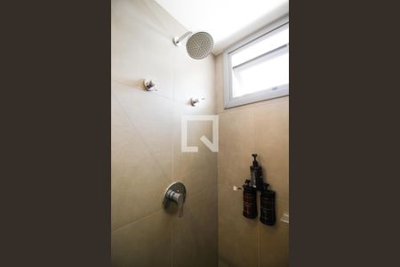 Banheiro de kitnet/studio para alugar com 1 quarto, 22m² em Indianópolis, São Paulo