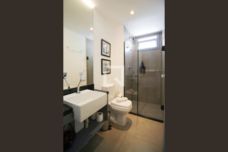 Banheiro de kitnet/studio para alugar com 1 quarto, 22m² em Indianópolis, São Paulo