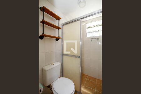 Banheiro de apartamento para alugar com 1 quarto, 53m² em Alto de Pinheiros, São Paulo