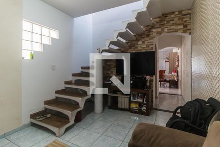 Sala de casa para alugar com 3 quartos, 180m² em Calmon Viana, Poá