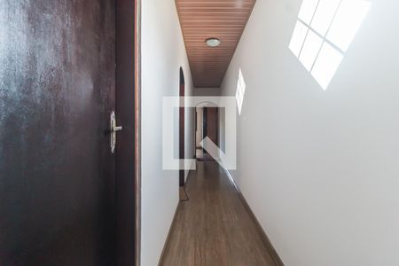 Corredor de casa para alugar com 3 quartos, 180m² em Calmon Viana, Poá