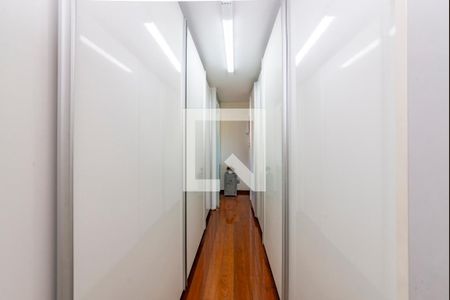 Closet da suíte 1 de casa à venda com 4 quartos, 516m² em Belvedere, Belo Horizonte