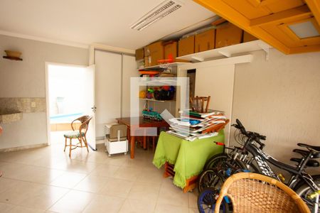Garagem de casa à venda com 3 quartos, 200m² em Marechal Rondon, Canoas