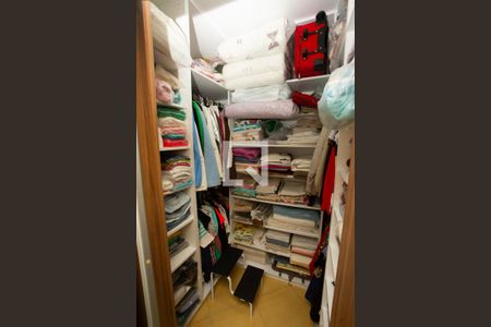 Closet da suíte de casa à venda com 3 quartos, 200m² em Marechal Rondon, Canoas