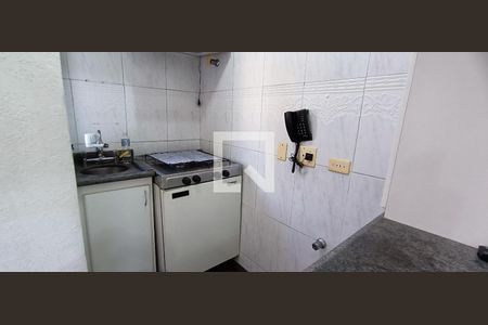 Cozinha de apartamento para alugar com 1 quarto, 30m² em Vila Suzana, São Paulo