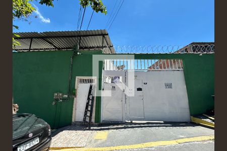 Fachada + plaquinha de casa à venda com 2 quartos, 80m² em Inhaúma, Rio de Janeiro