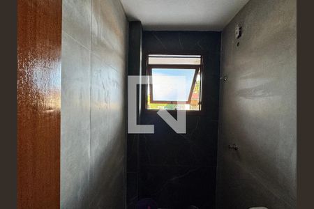 banheiro 2 de casa de condomínio à venda com 3 quartos, 102m² em Scharlau, São Leopoldo