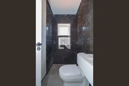 Banheiro de casa de condomínio à venda com 3 quartos, 103m² em Jardim Mirna, Taboão da Serra
