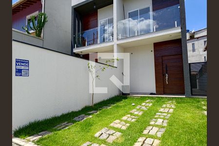 Fachada de casa de condomínio à venda com 3 quartos, 103m² em Jardim Mirna, Taboão da Serra