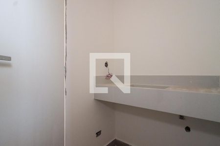 Banheiro da Suíte de casa de condomínio à venda com 3 quartos, 103m² em Jardim Mirna, Taboão da Serra