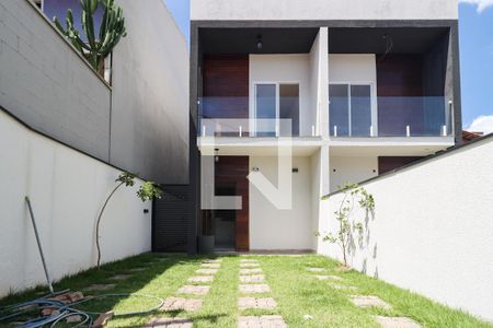Garagem de casa de condomínio à venda com 3 quartos, 103m² em Jardim Mirna, Taboão da Serra