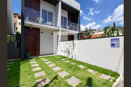 Fachada +Placa de casa de condomínio à venda com 3 quartos, 103m² em Jardim Mirna, Taboão da Serra