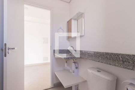 Banheiro de kitnet/studio para alugar com 1 quarto, 33m² em Cambuci, São Paulo