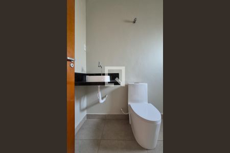 Casa à venda com 184m², 3 quartos e 4 vagasBanheiro da suíte 2