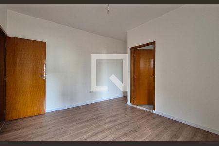 Casa à venda com 184m², 3 quartos e 4 vagasSuíte 2