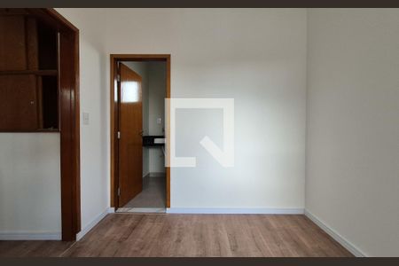 Casa à venda com 184m², 3 quartos e 4 vagasSuíte