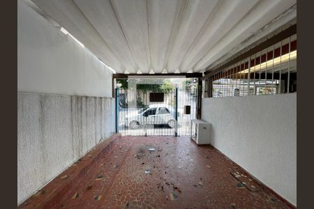 Garagem de casa à venda com 2 quartos, 100m² em Vila Gomes, São Paulo