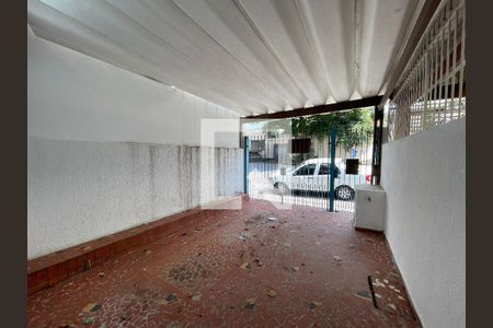 Garagem de casa à venda com 2 quartos, 100m² em Vila Gomes, São Paulo