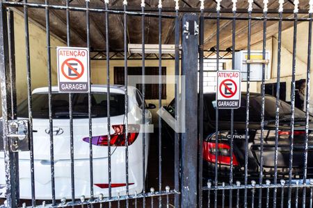 Garagem de casa à venda com 4 quartos, 212m² em Vila Ipojuca, São Paulo