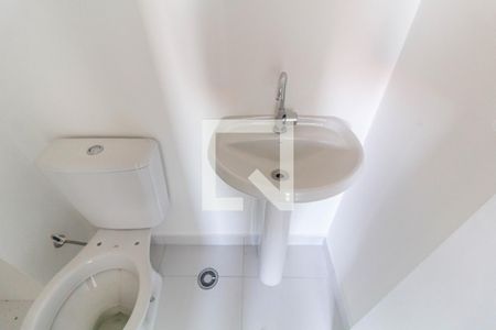 Banheiro de apartamento para alugar com 2 quartos, 32m² em Fazenda Aricanduva, São Paulo
