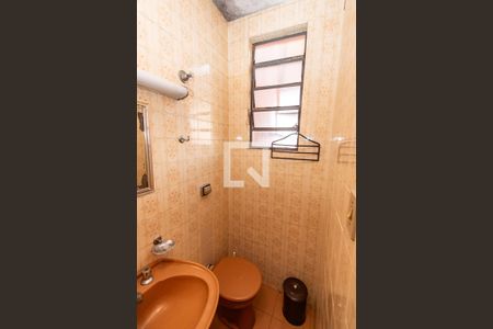 Banheiro de serviço 2 de casa à venda com 3 quartos, 298m² em Jardim da Gloria, São Paulo