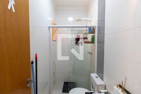 Banheiro de casa de condomínio à venda com 2 quartos, 54m² em Vila Nhocuné, São Paulo
