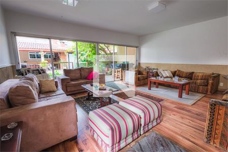 Casa à venda com 5 quartos, 400m² em Vila Rosalia, Guarulhos