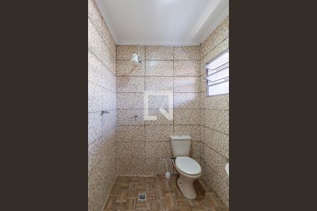 Banheiro de casa para alugar com 2 quartos, 200m² em Km 18, Osasco