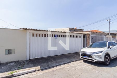 Fachada de casa para alugar com 2 quartos, 200m² em Km 18, Osasco