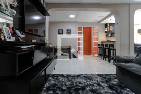 Sala de Estar de casa para alugar com 3 quartos, 175m² em Conjunto Habitacional Antonio Bovolenta, Mogi das Cruzes