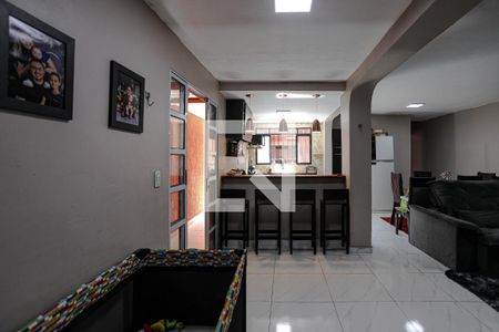 Sala de Estar de casa para alugar com 3 quartos, 175m² em Conjunto Habitacional Antonio Bovolenta, Mogi das Cruzes