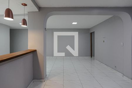 Sala de casa para alugar com 3 quartos, 175m² em Conjunto Habitacional Antonio Bovolenta, Mogi das Cruzes